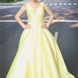 sherri hill size 6 in great condition